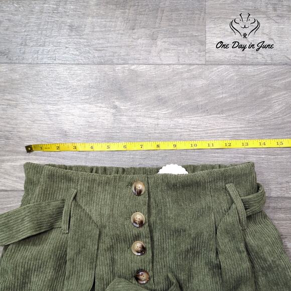 Hem & Thread Corduroy Shorts Size S - Picture 3 of 7